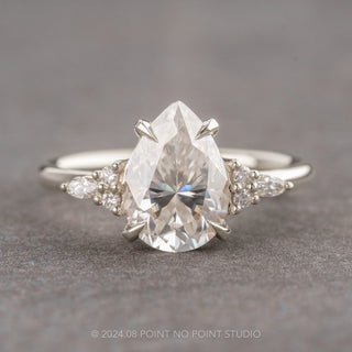 pear moissanite