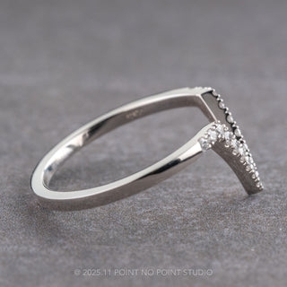 17 Diamond Large Victoria Band, Platinum