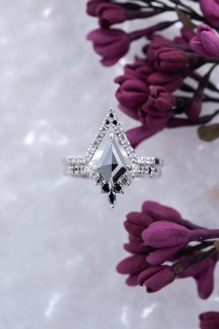 19 Ombre Diamond Large Victoria Band, Platinum