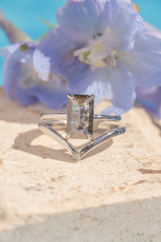 Single Diamond Square Wedding Band, Vivian Setting, Platinum