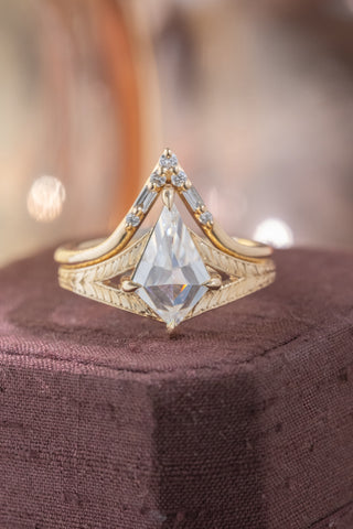 Round and Baguette Diamond V Band, Deep Contour Paloma Setting, 14K Yellow Gold