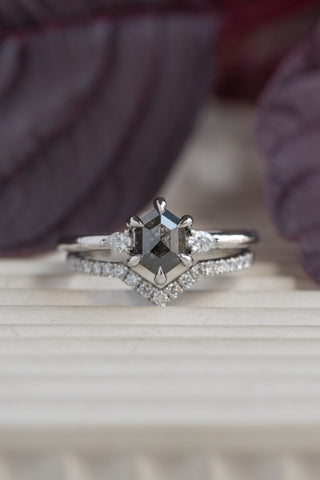 Victoria Wedding Ring, 17 Diamond