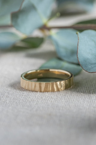 4mm 14k Yellow Gold Mens Wedding Band, Wood Grain Matte