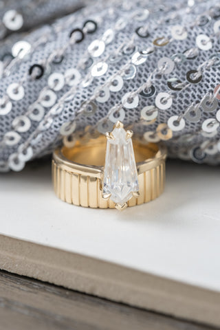 Notched Ellipse Setting, 6mm 14k Yellow Gold Wedding Band, Polished Finish