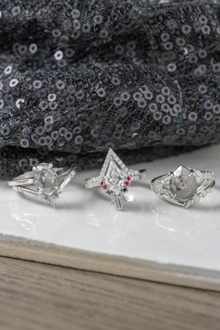 17 Diamond Large Victoria Band, Platinum