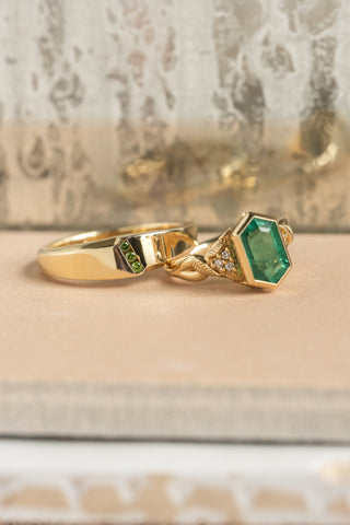Green Diamond Mens Waved Signet Ring