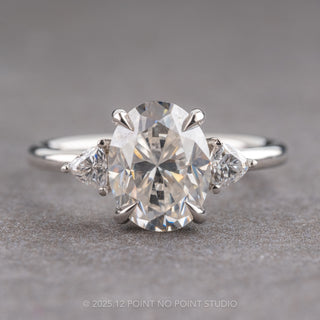 oval moissanite