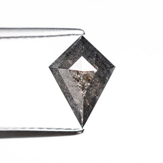 Salt and pepper diamond