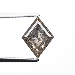 Salt and pepper diamond