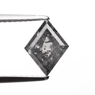 Salt and pepper diamond