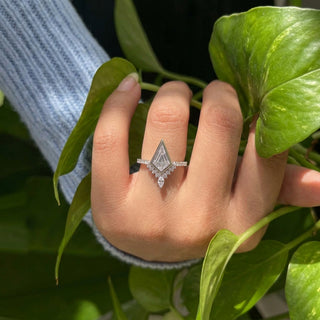 Kite Lab Diamond Engagement Ring, Bezel Avaline Setting