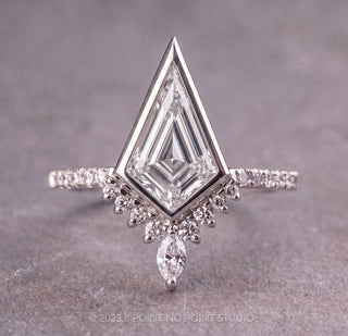 Kite Lab Diamond Engagement Ring, Bezel Avaline Setting