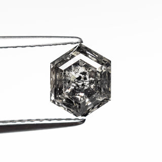 Salt and pepper diamond