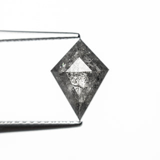 Salt and pepper diamond