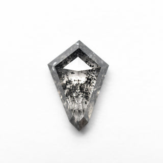 Salt and pepper diamond