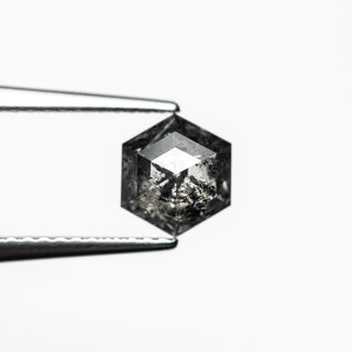 Salt and pepper diamond