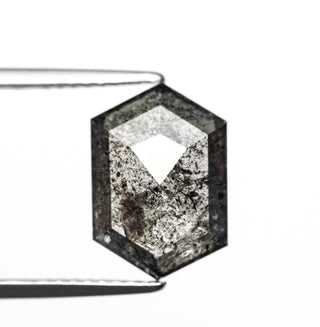 Salt and pepper diamond