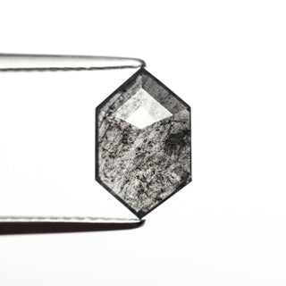 Salt and pepper diamond