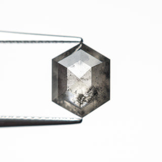 Salt and pepper diamond