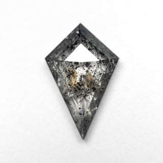 Salt and pepper diamond