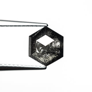 Salt and pepper diamond