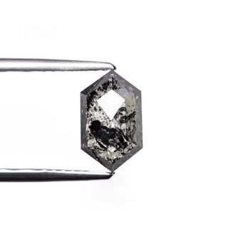 Salt and pepper diamond