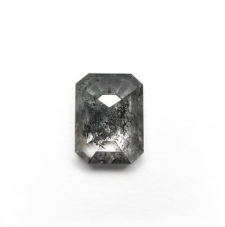Salt and pepper diamond