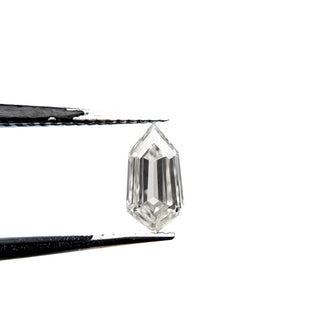 Clear geometric diamond