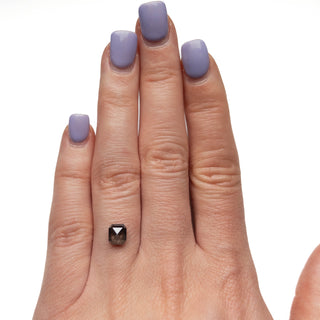 Salt and pepper diamond