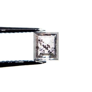 Salt and pepper diamond