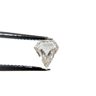 Clear geometric diamond