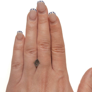 Salt and pepper diamond