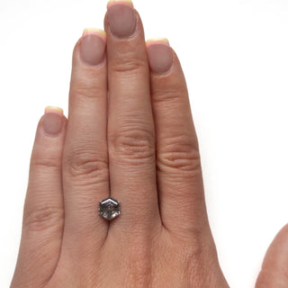 Salt and pepper diamond