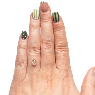 Salt and pepper diamond
