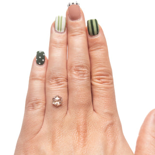 Salt and pepper diamond