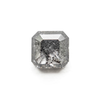 Salt and pepper diamond