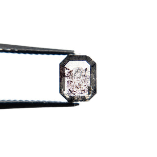 Salt and pepper diamond