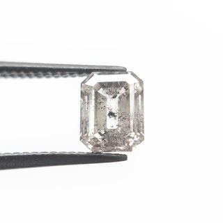 Salt and pepper diamond