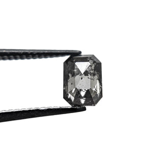 Salt and pepper diamond