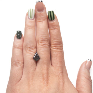 Salt and pepper diamond