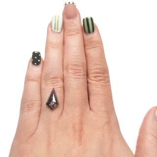 Salt and pepper diamond