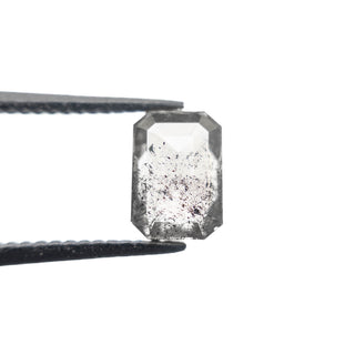 Salt and pepper diamond