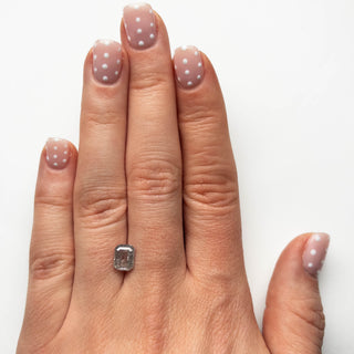 Salt and pepper diamond