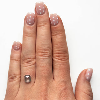 Salt and pepper diamond