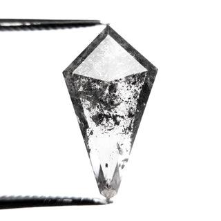 Salt and pepper diamond