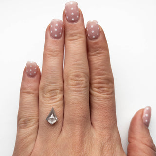 Grey kite diamond