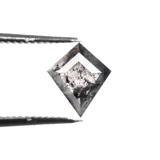 Salt and pepper diamond