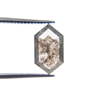 Salt and pepper diamond