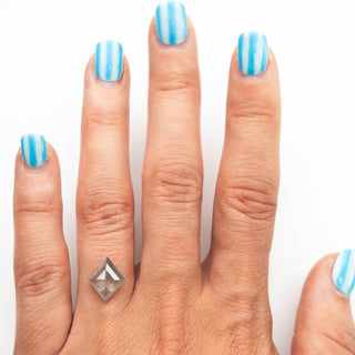 Grey lozenge diamond