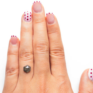 Salt and pepper hexagon diamond